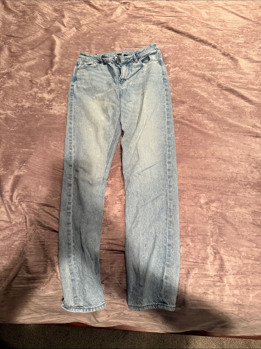 American Eagle, Mom, Jean
